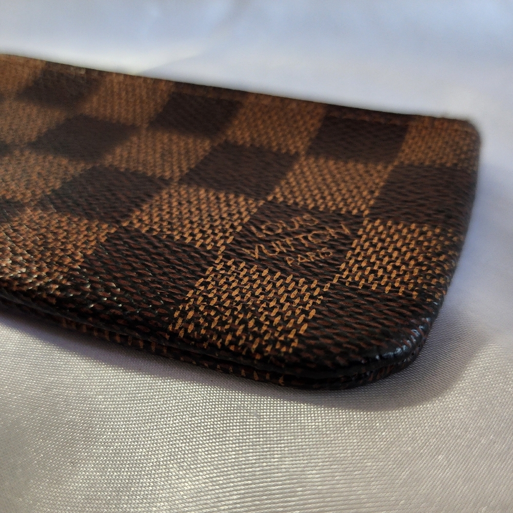 Authentic Louis Vuitton Damier Ebene Key Pouch - Picture 5 of 8
